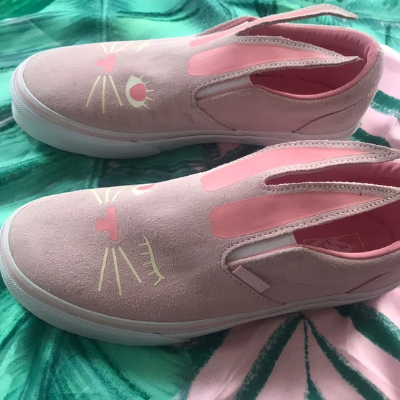 Sneakers - Picture 7 of 8